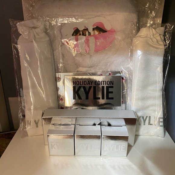 Kylie Holiday Collection sold on FB - Picture 3 of 3